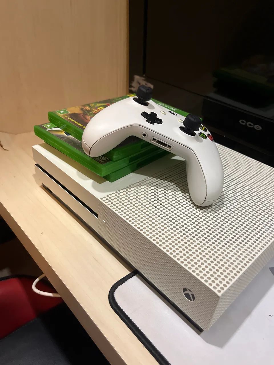 Xbox One S 1tb + 3 jogos - Foto 3