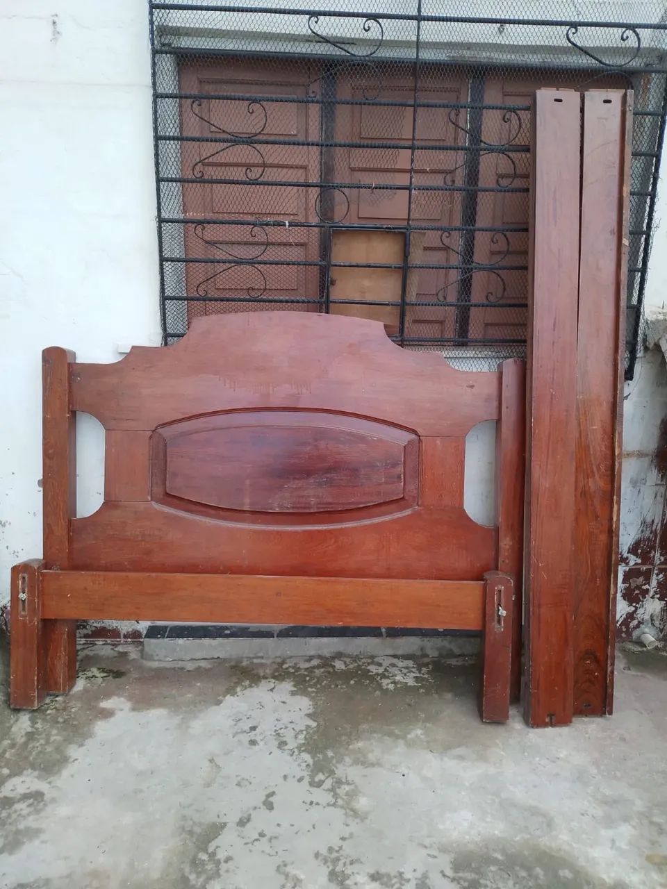 Cama de madeira 