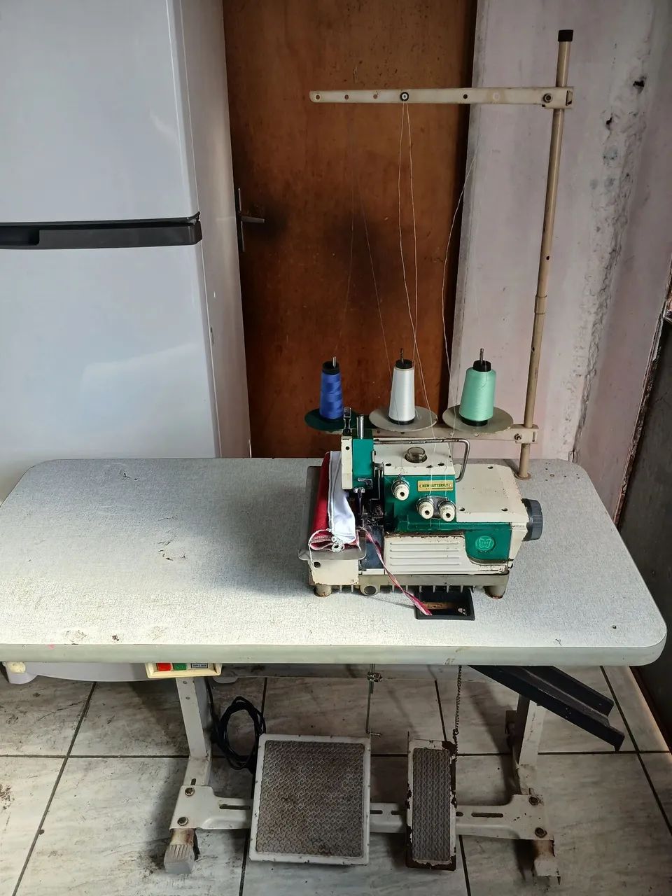Máquina de costura overlock industrial  - Foto 2