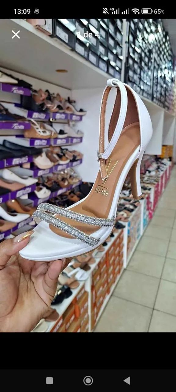 Vendo sapato da vizzano branco numeração 33 novo.