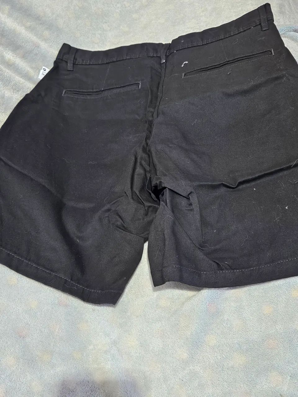 Bermuda Reta Em Sarja Com Bolso Preto - Foto 2