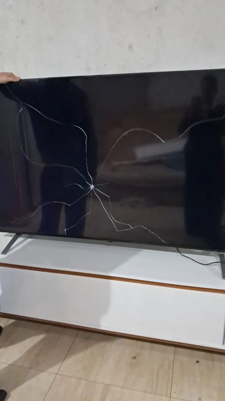 Vendo tv 70 polegadas com defeito na tela
