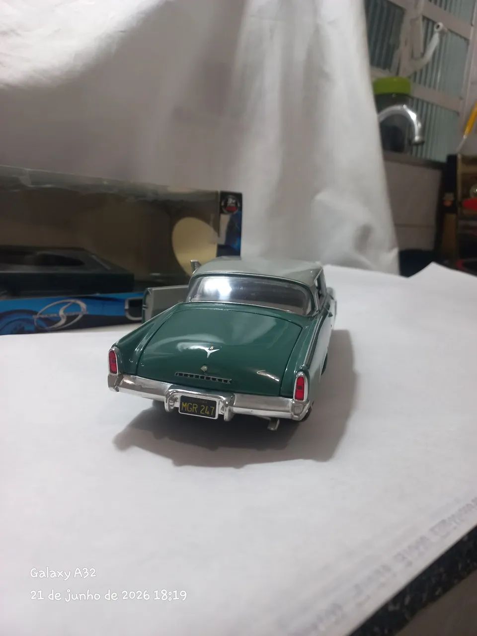 Carrinho studbaker starliner 1955 Scala 1/18 maisto  - Foto 3