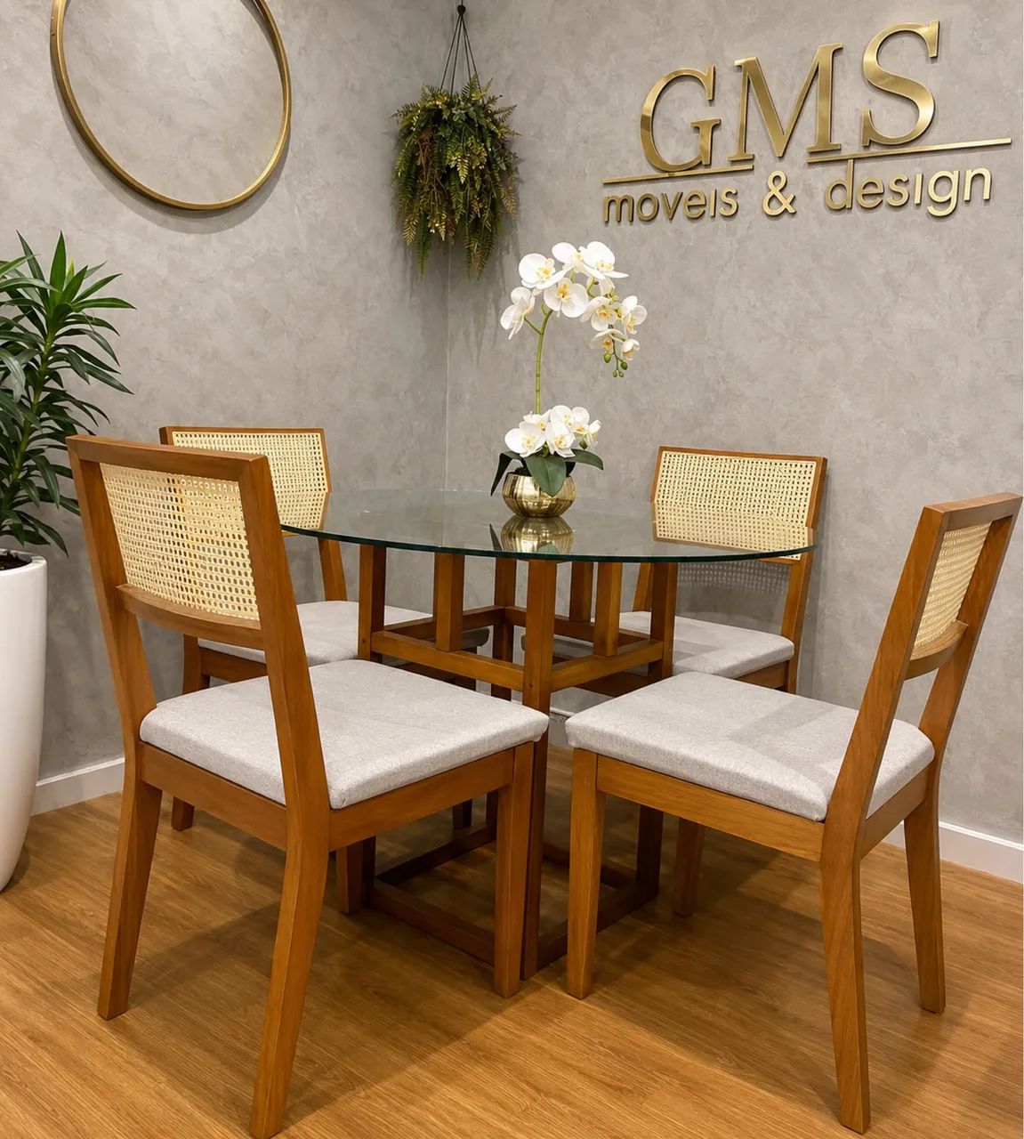 Mesa de jantar com 4 cadeiras 