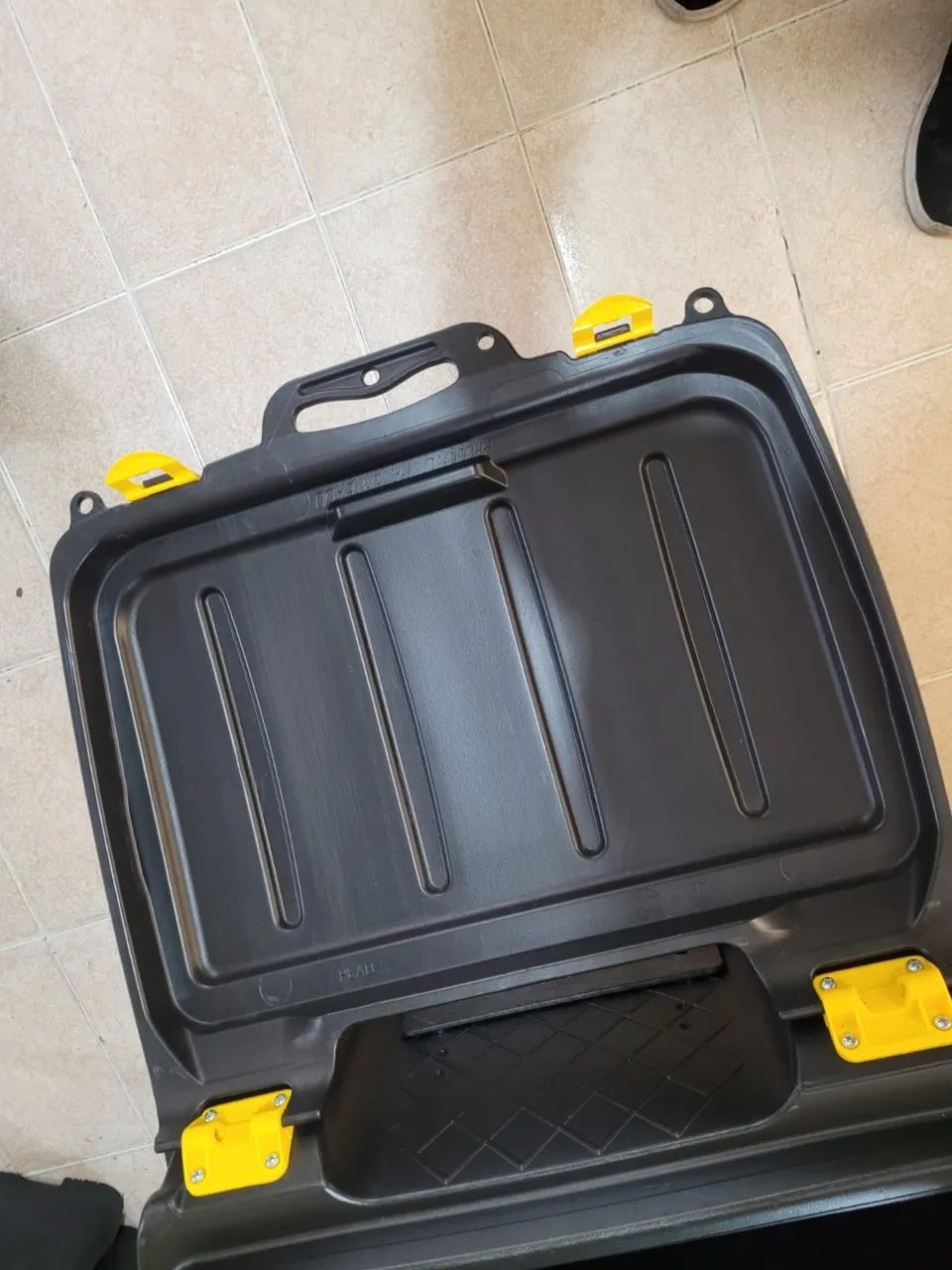 Baú 130L novo 