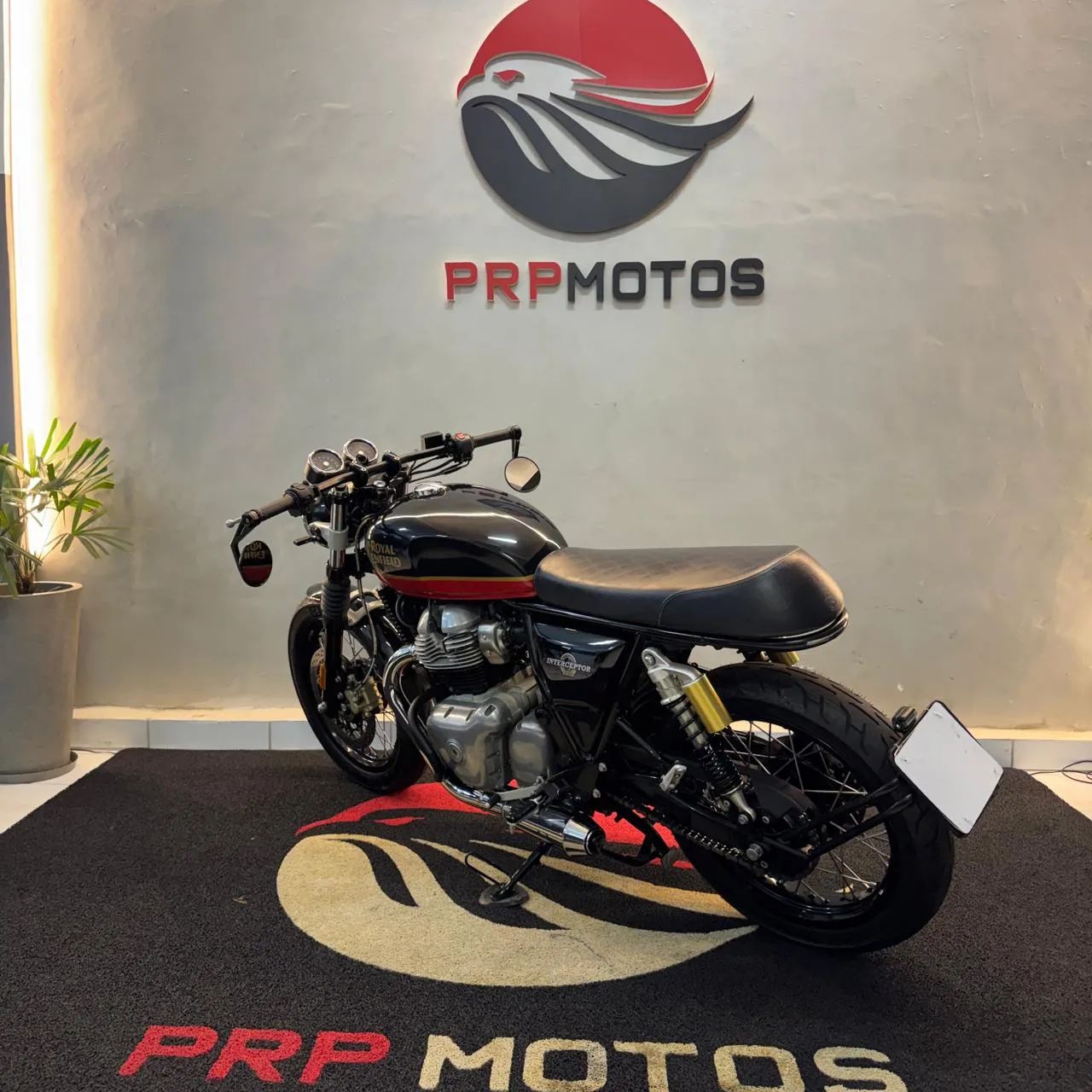 Royal Enfield Interceptor 650 Custom  - Foto 4