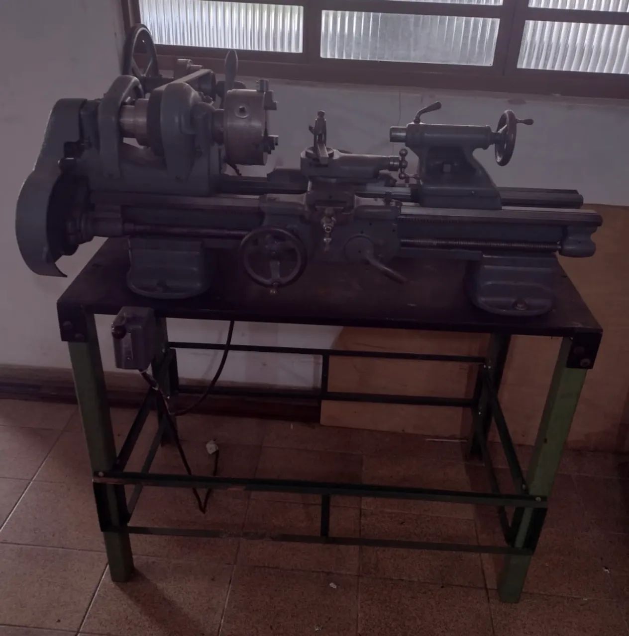 Torno mecânico antigo 