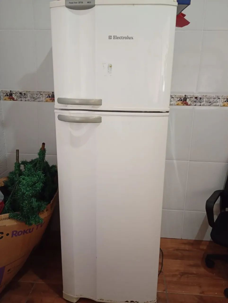 Geladeira electrolux para conserto ou retirada de peças 