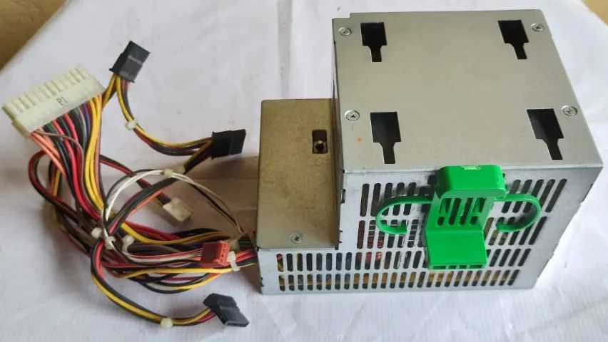 Fonte de alimentação para PC HP API5PC52 240W - Usada    - Foto 3