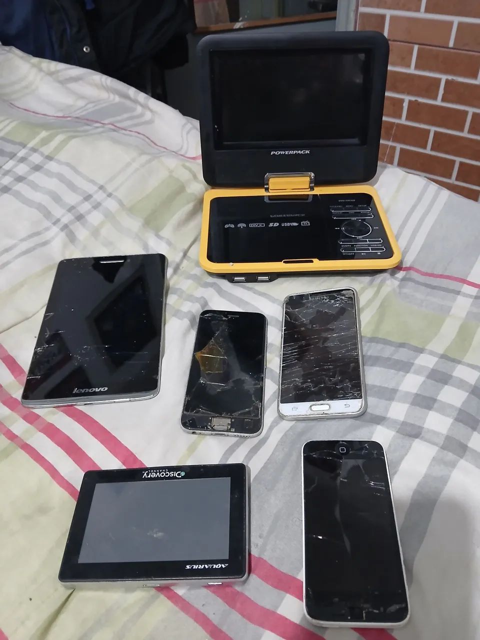 Lote dos eletrônicos dvd, tablet, celular, gps.