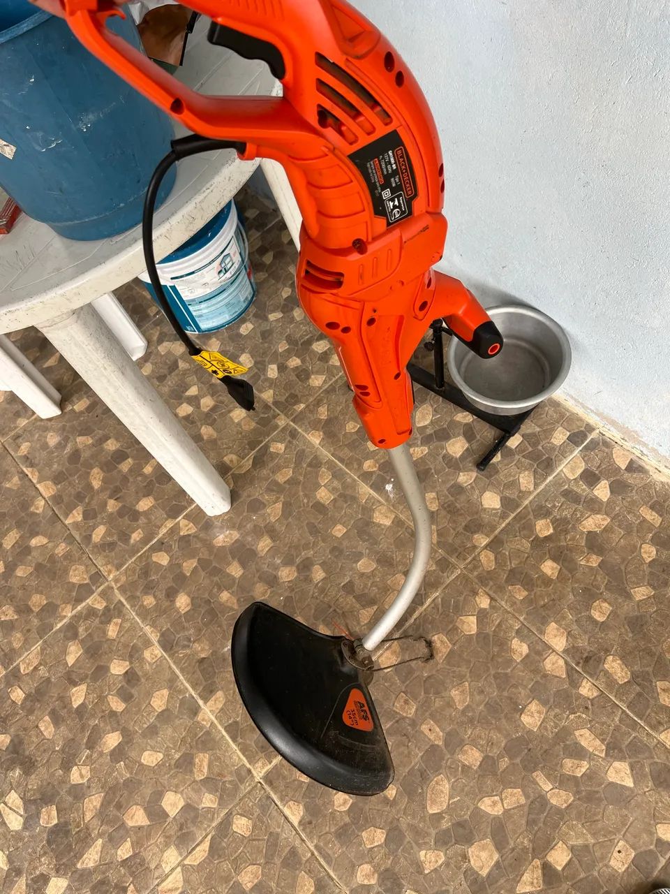 Roçadeira elétrica 