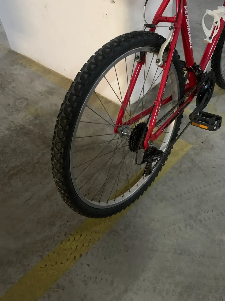 Caloi Performance com quadro de alumínio e aro 26.  Quadro de alumínio. Aro 26.  - Foto 4