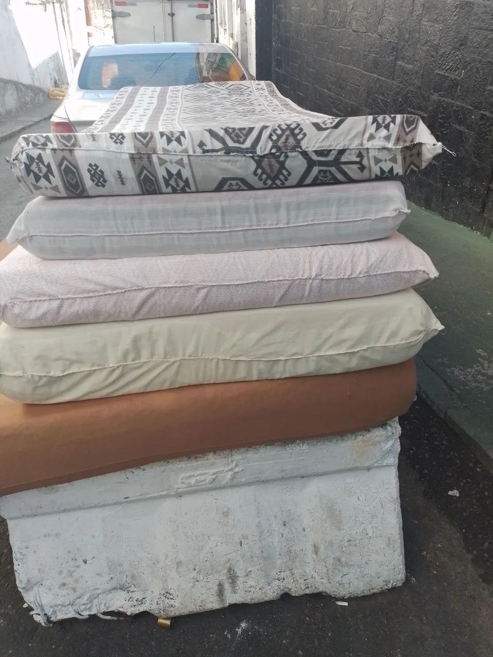 Colchão de solteiro, 85$ e casal 120$cada pra vender  logo - Foto 3