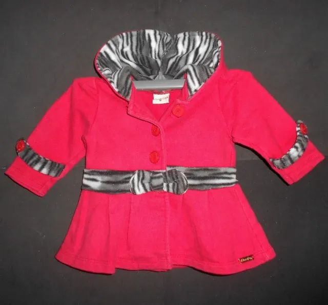 Blusa infantil vermelha kids com capuz, vermelha com detalhes em animal print zebra tam. m
