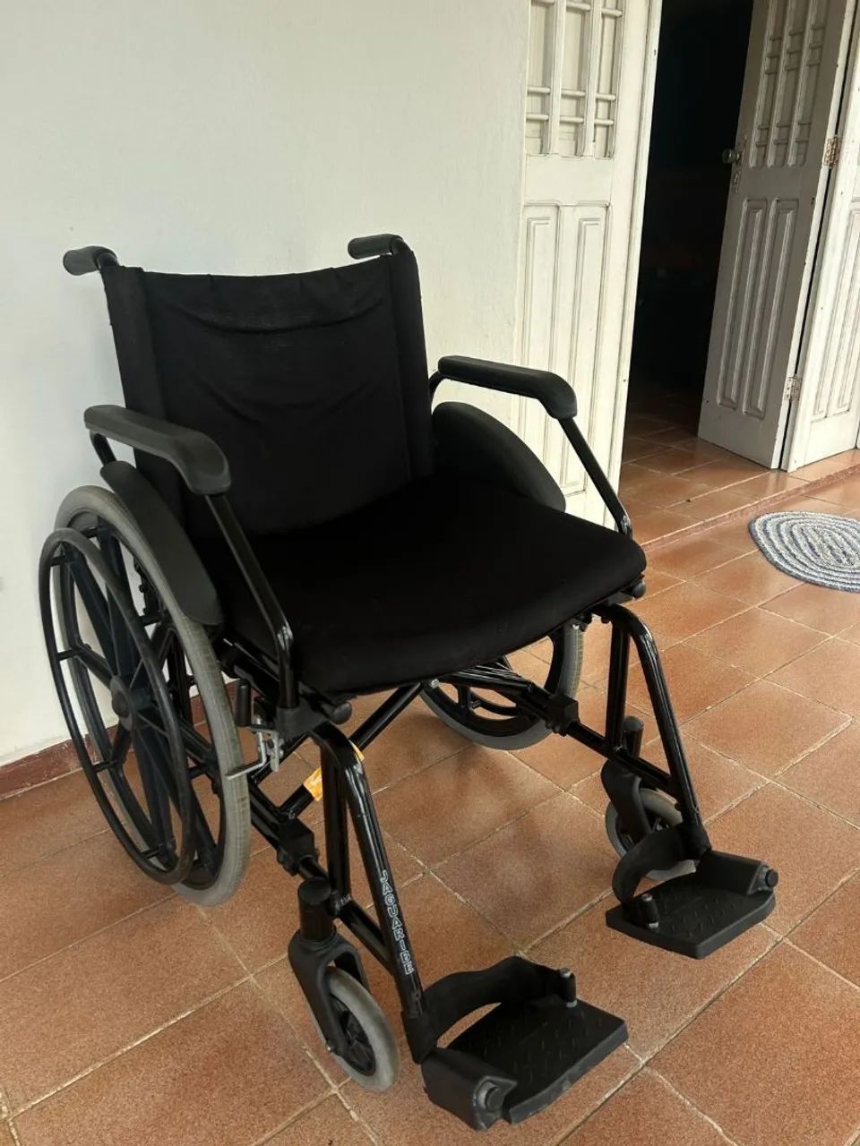 cadeira de rodas para deficientes - Foto 2