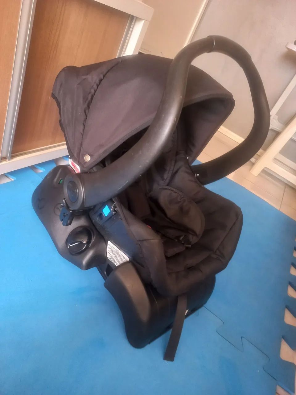 Bebe conforto  com suporte para carro.