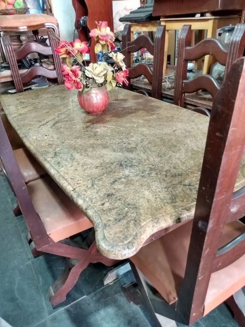 Mesa de granito  com 6 cadeiras em madeira  - Foto 3