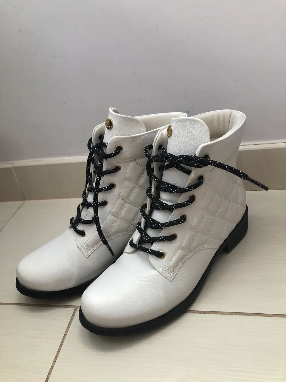 Coturno branco / bota branca - Sapatinho de Luxo tam. 37