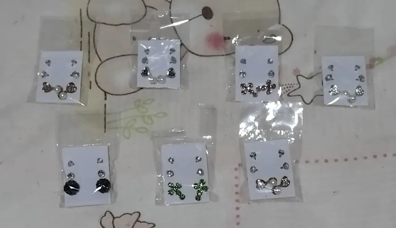 Kit com 21 pares de brincos