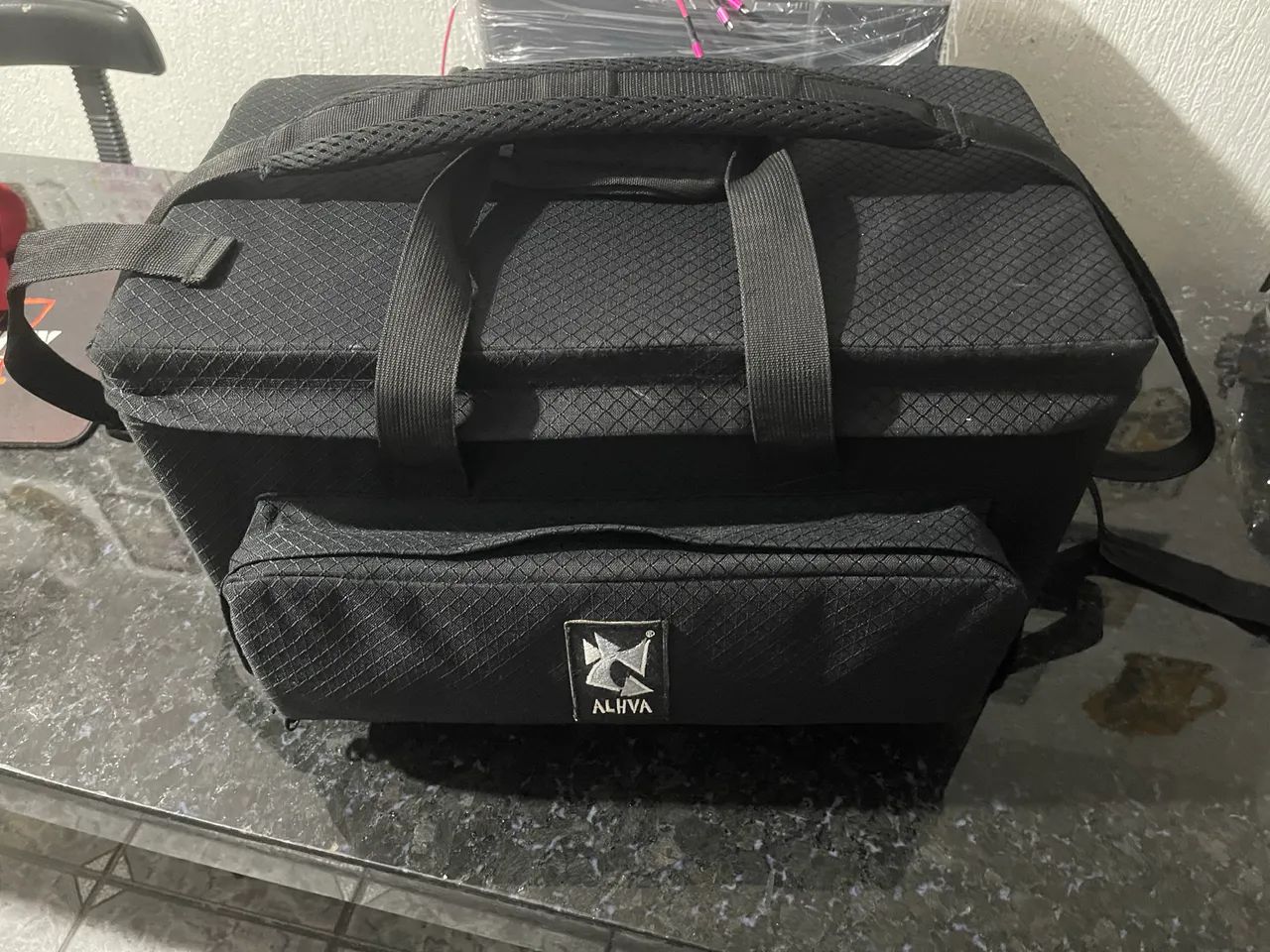 bolsa (bag) da marca Alhva robusta 
