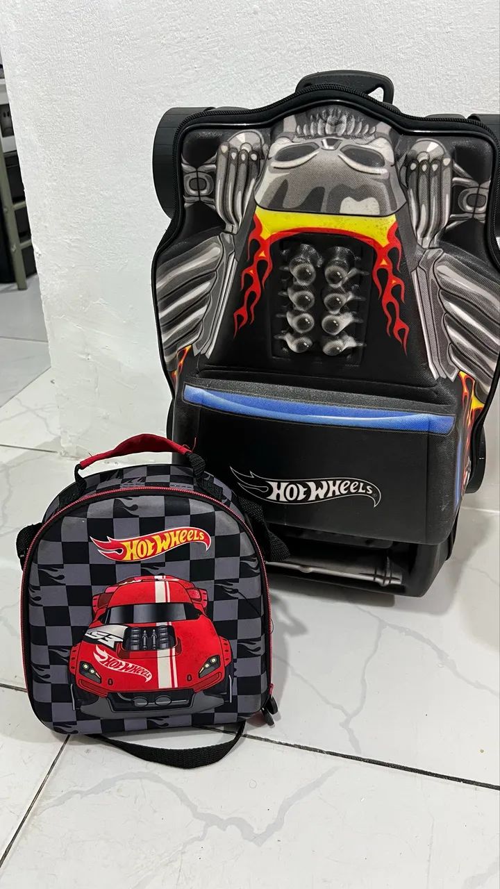 Mochila 3D e lancheira Hotwhells