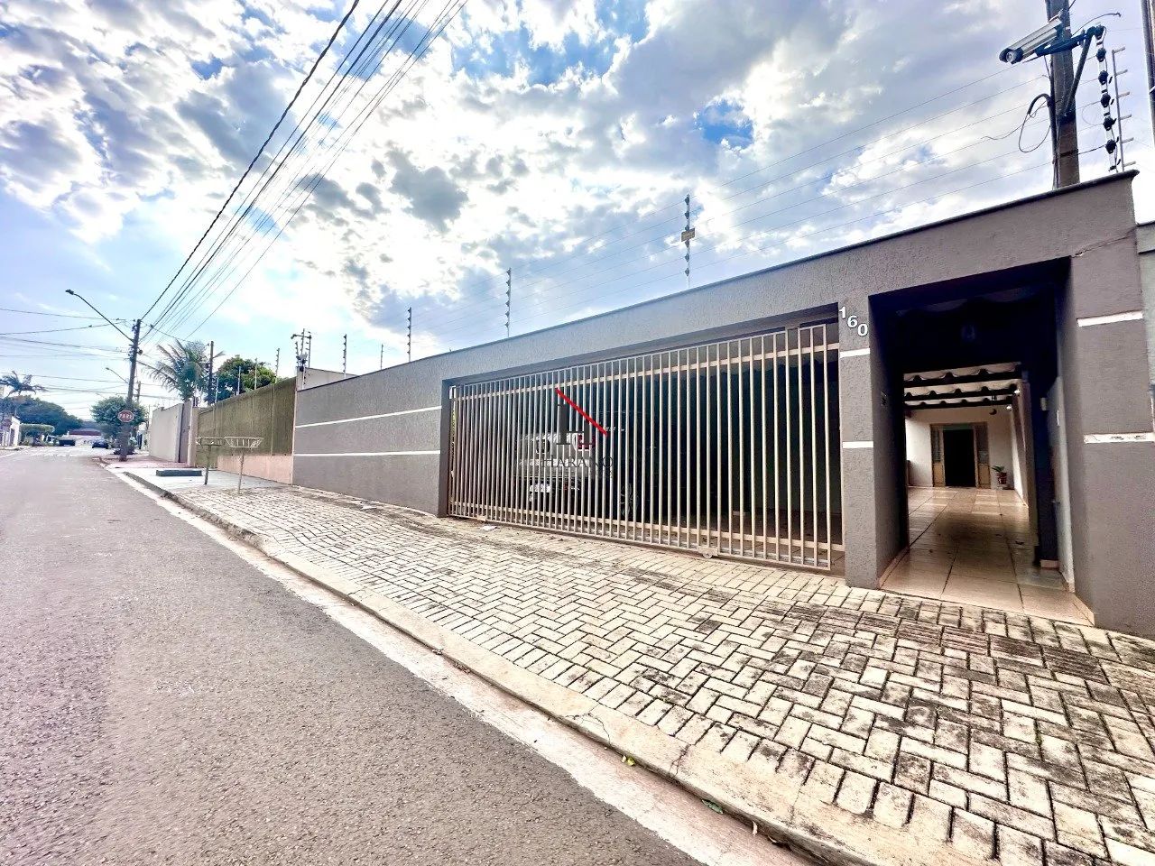 Sobrado amplo no Império do Sol - Analisa permuta