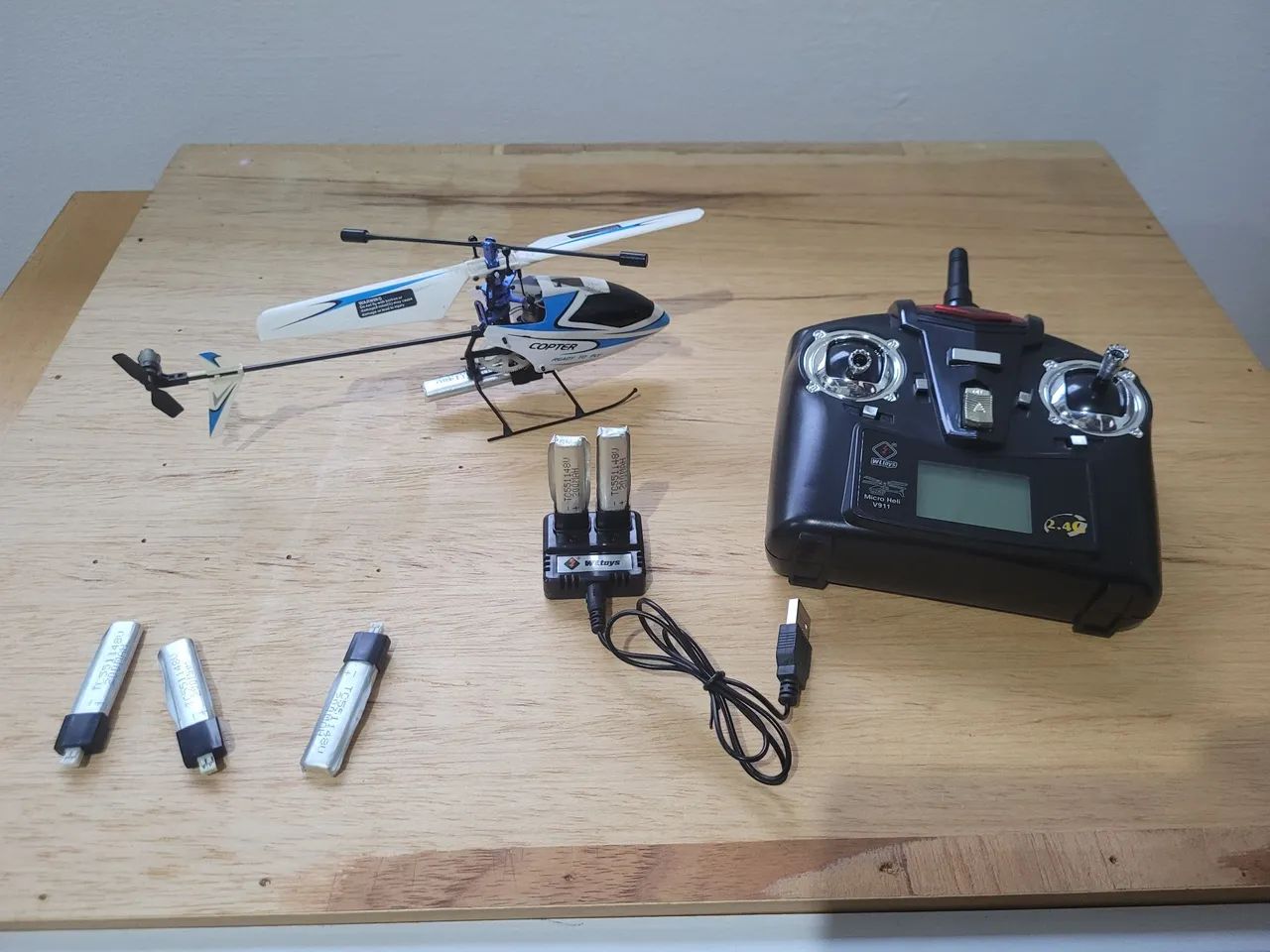 Helicóptero pequeno de controle remoto