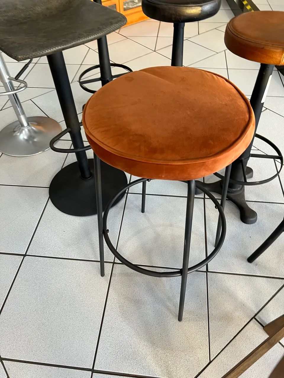 Banquetas altas marca Tok Stok - Foto 4