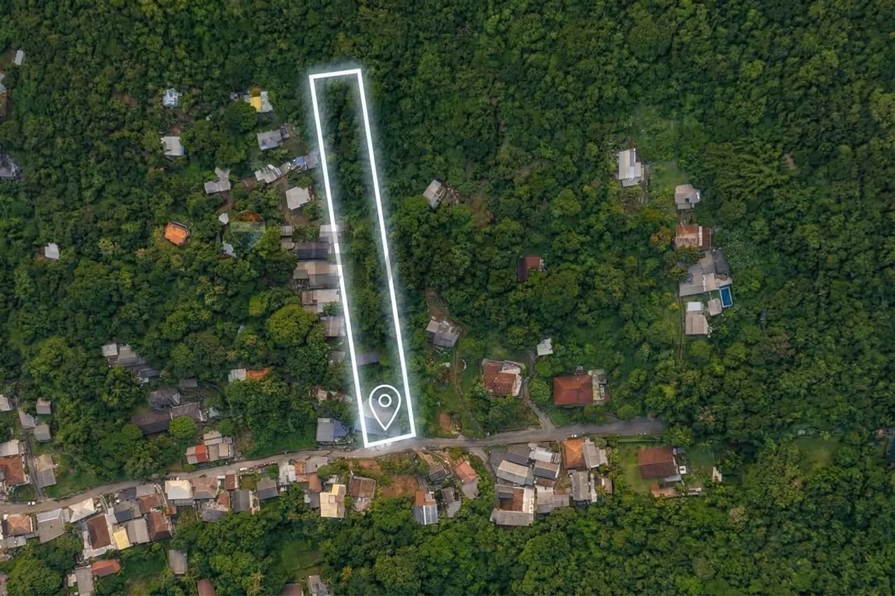 Oportunidade na Costeira do Pirajubaé | Casa com 3 dormitórios e amplo terreno por R$ 424.