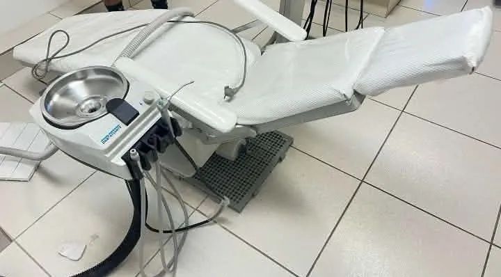 Cadeira de dentista completa com tudo
