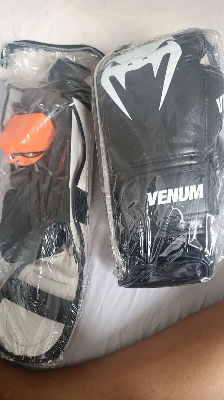 Kit de luta da venum com bandagem,luva e caneleira  - Foto 2