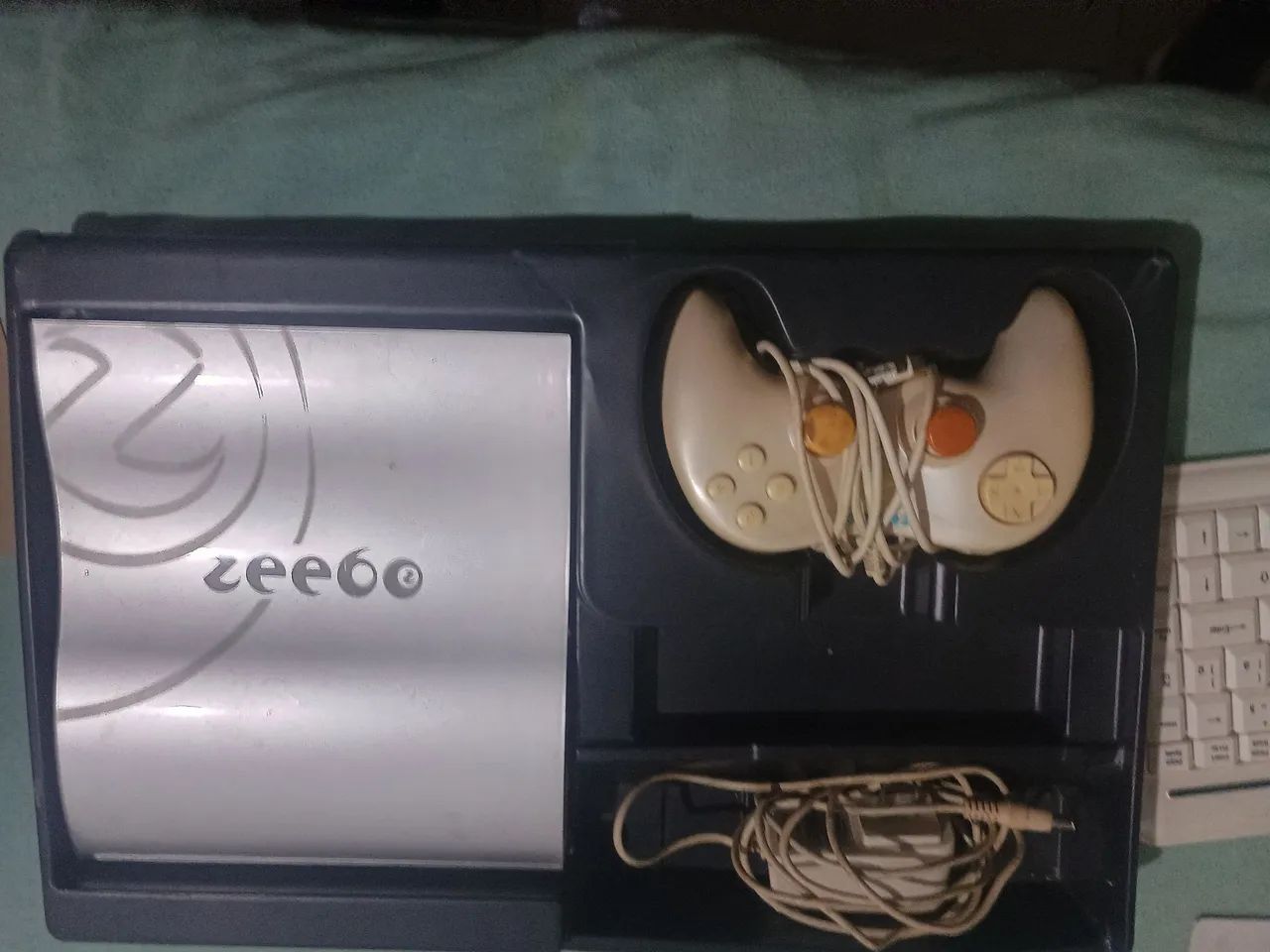 Vendo zeebo, novo caixa, teclado, manual, console, controle. Estado novo, aceito proposta  - Foto 3