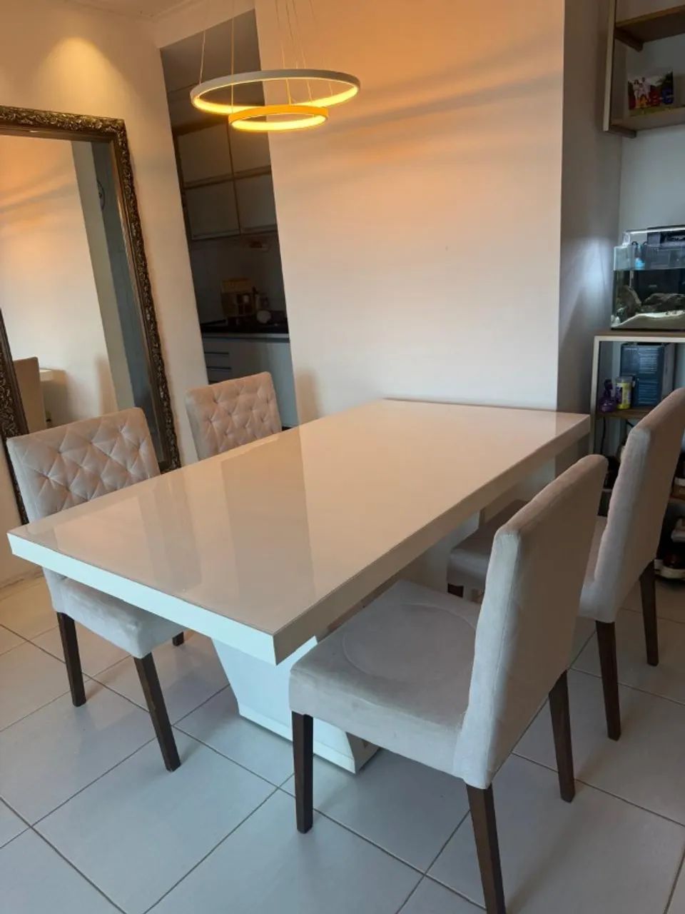 Mesa de Jantar em Laca Branca + 04 Cadeiras