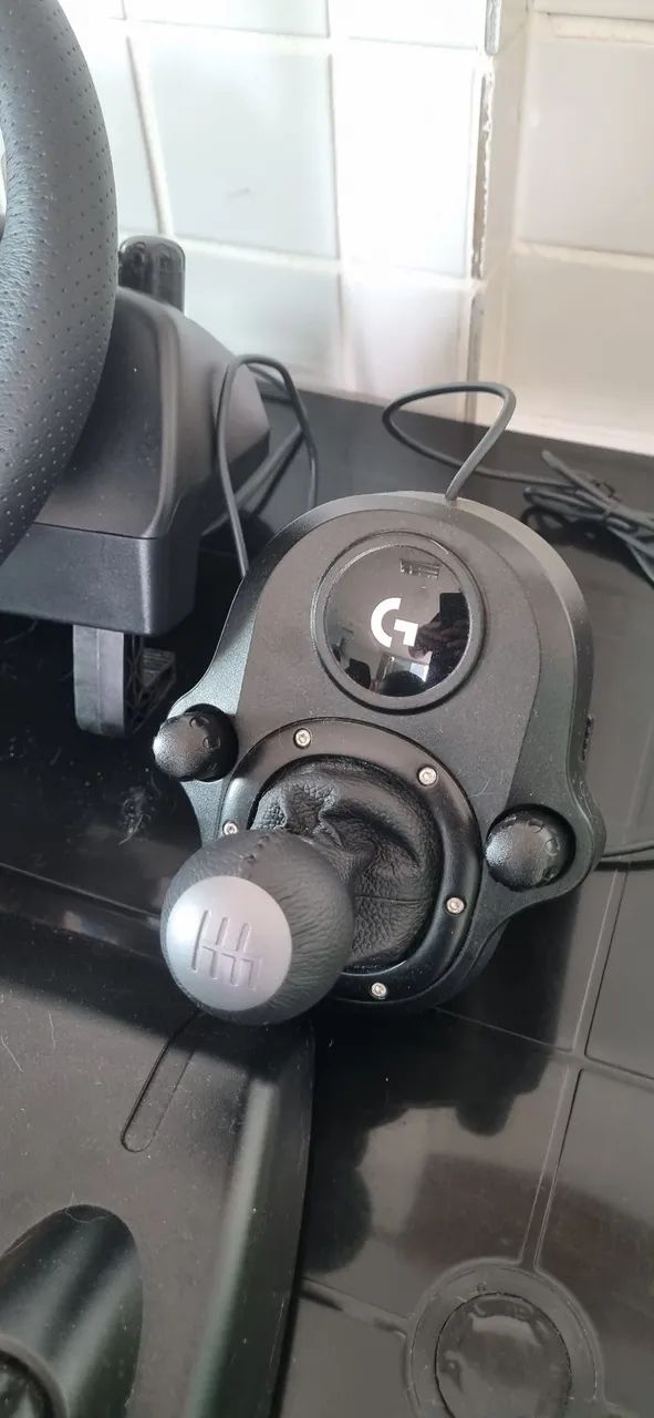 Volante Logitech Driving Force G29 com pedais e câmbio (usado) - Foto 3