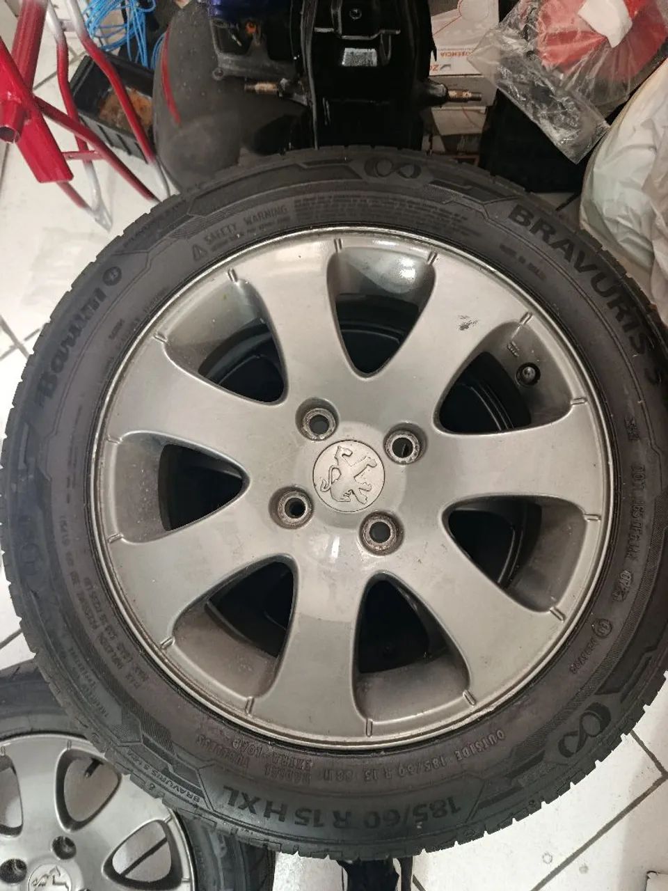Rodas do Peugeot 307 aro 15 original grafite em ótimo estado de conservação sem soudas  - Foto 3