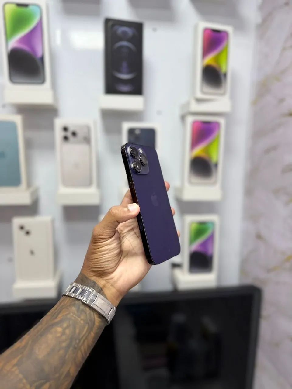 IPHONE 14 PRO MAX 128GB<br>TELA NOVA<br>R$ 2.499,00 - Foto 2
