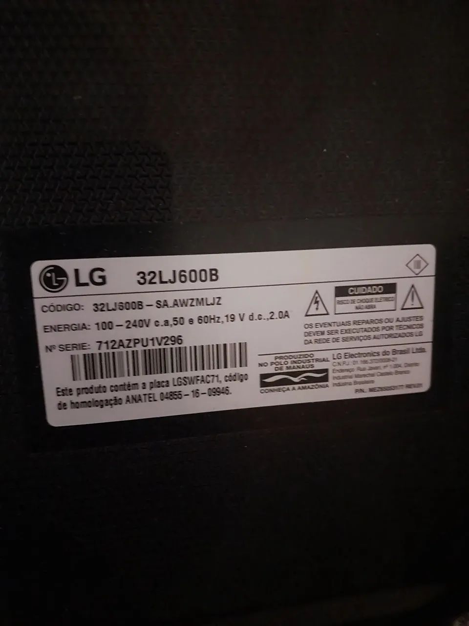 Tv 32 polegadas LG  ela está na parede porém tem os pezinhos  - Foto 2