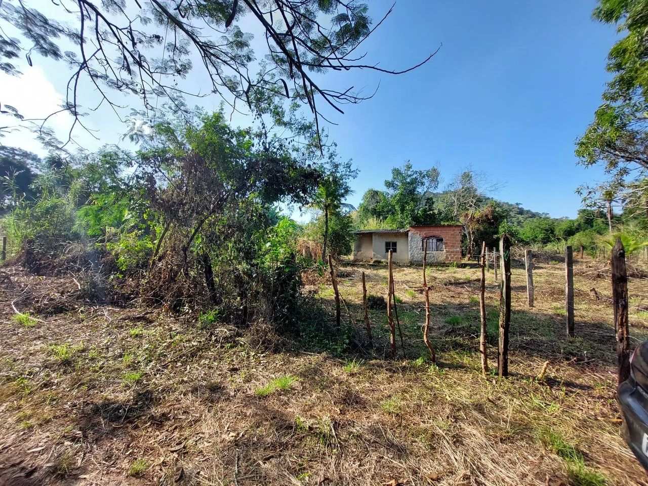 Vendo um terreno com pequena kitinet 