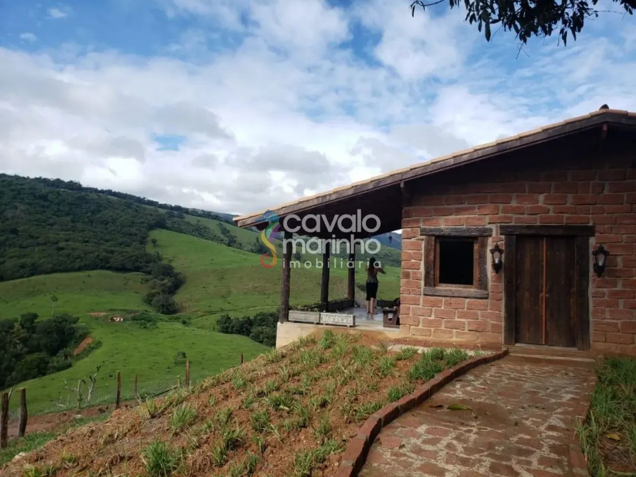 Sítio à venda com pés de café, mina, e casa sede, 730.000 m² - Centro - Capitólio/MG