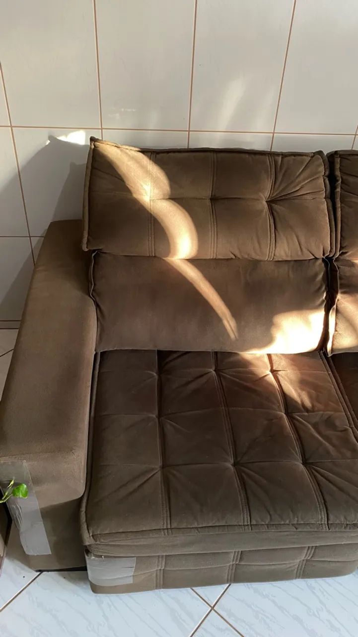 Sofá retrátil 2,05metros com pouco tempo de uso - Foto 3
