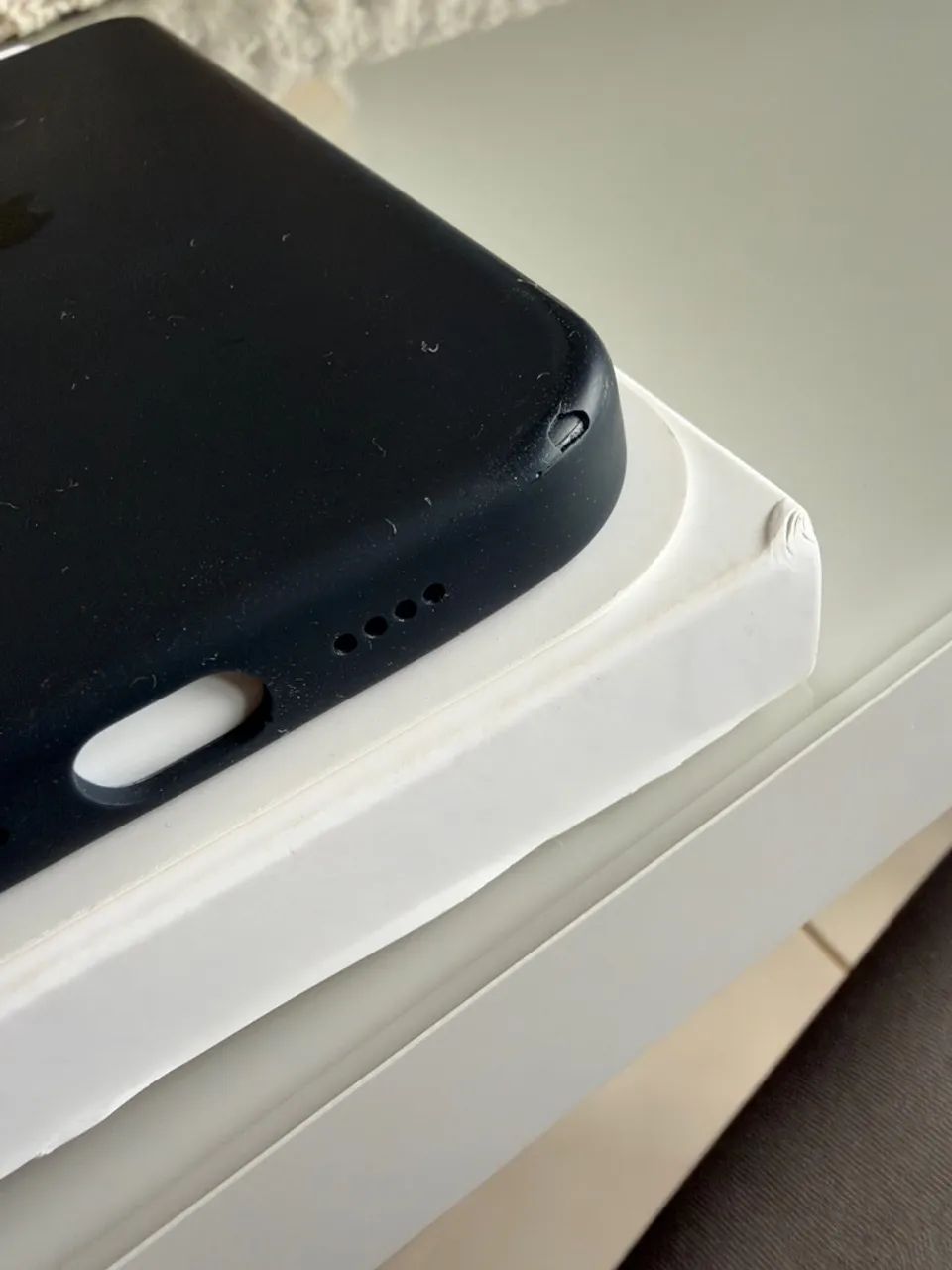 Capa Apple de Silicone com MagSafe - iPhone 16 Pro Max | Preta - Foto 4