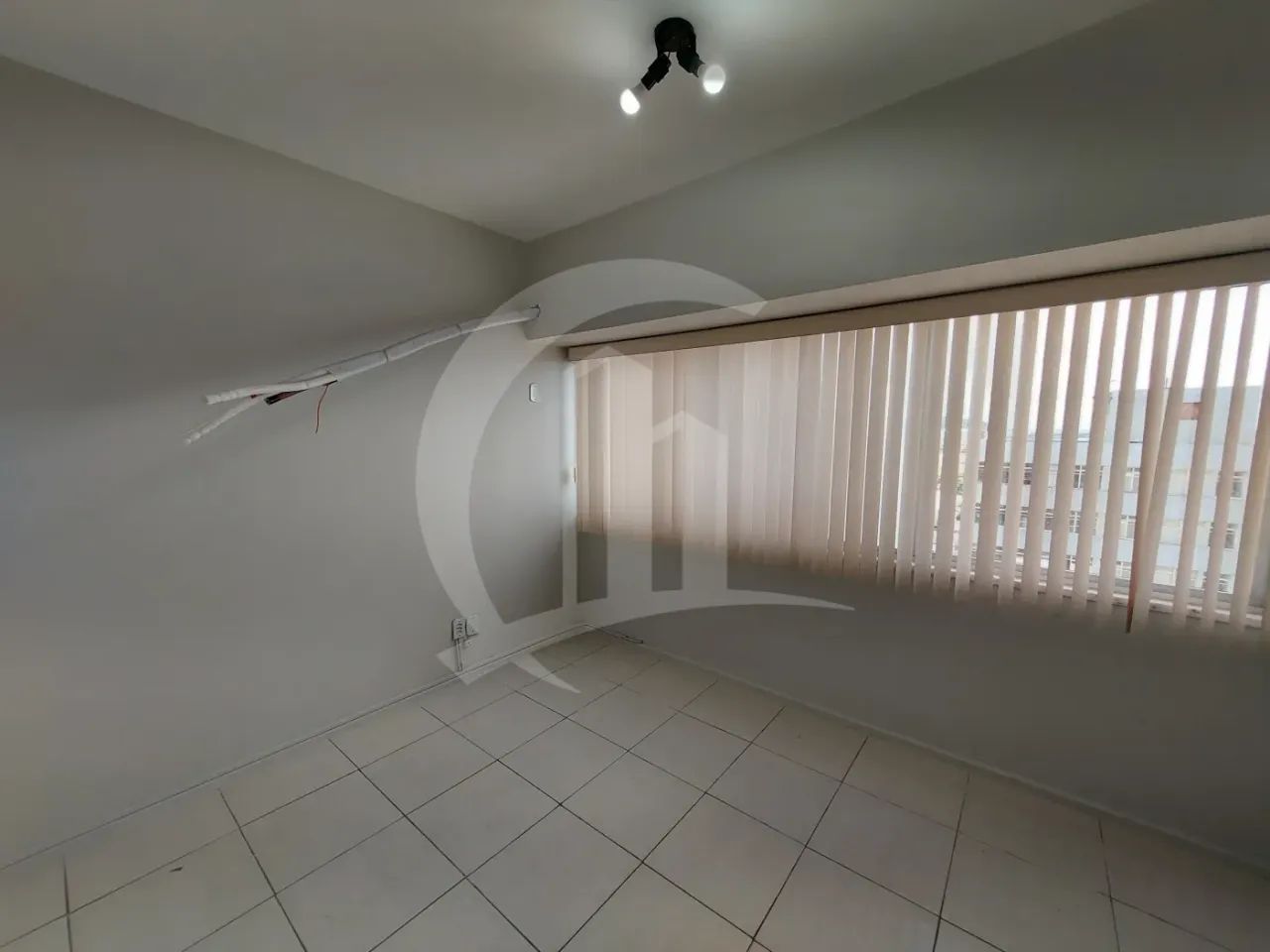 Sala para locação no Edifício Oviedo Teixeira. - Foto 5
