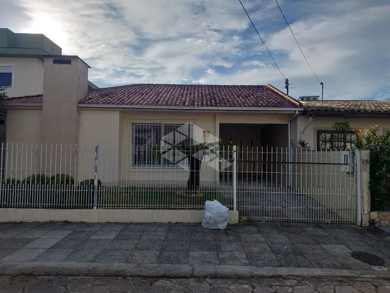 Casa Residencial 181.58M² - para Alugar