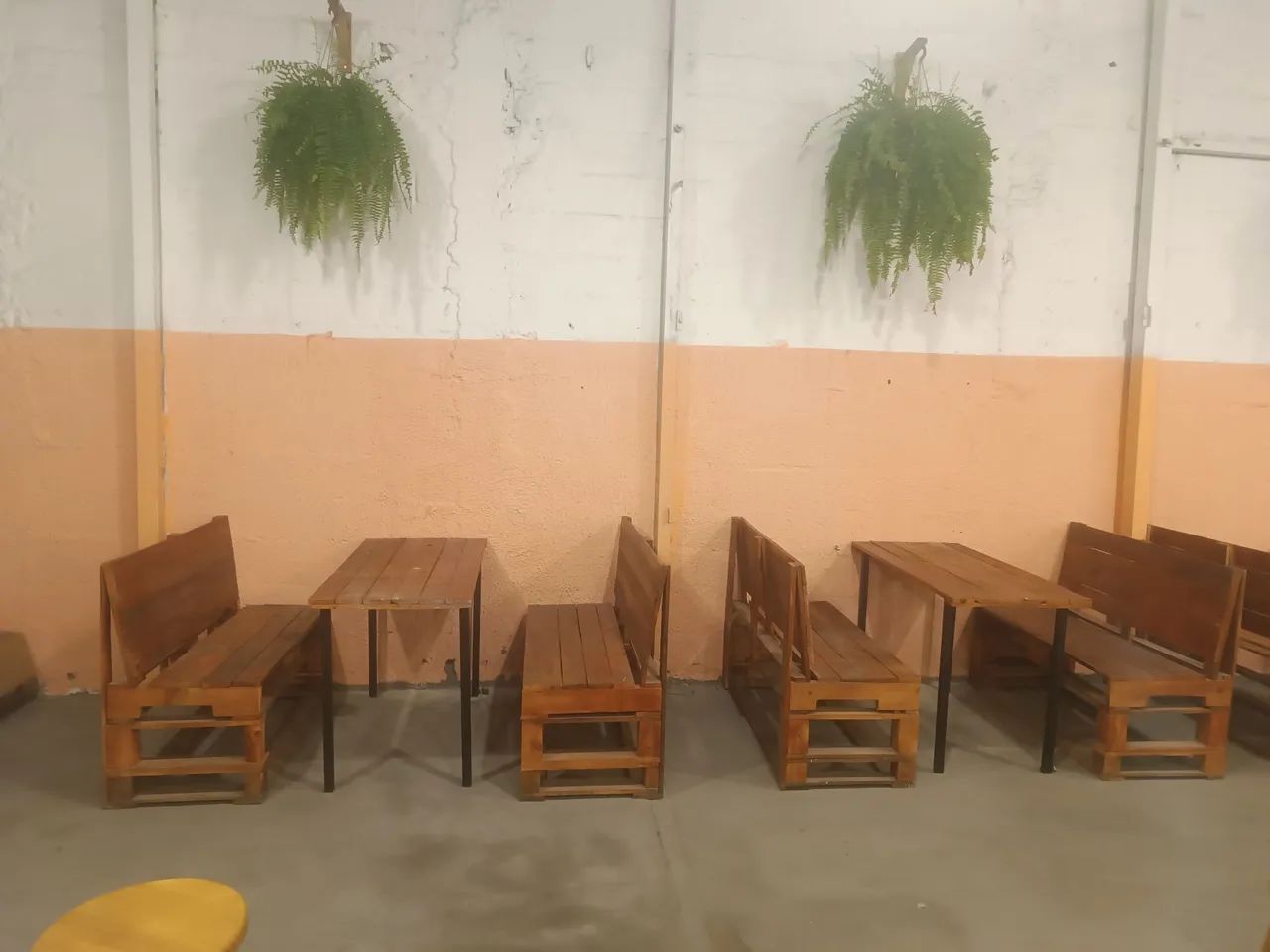 JOGO DE MESA + 2 BANCOS DE PALETS - Foto 4