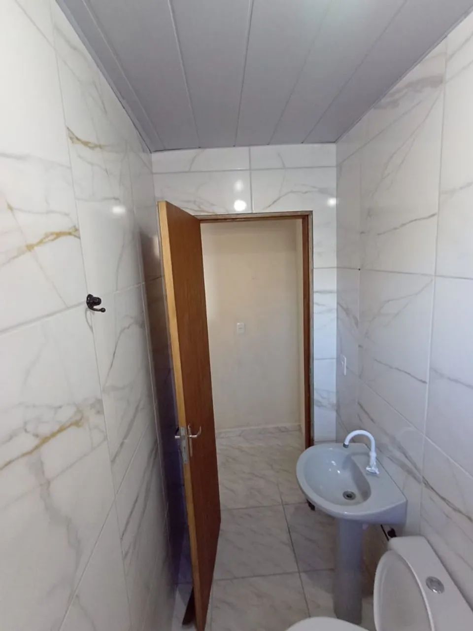 Alugo kitnet 1200 livre de luz e água 