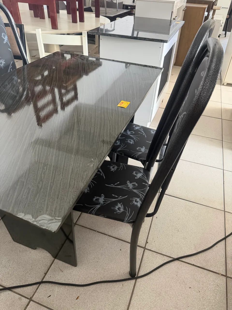 Mesa de Mármore 4 Cadeiras Base de Mármore Top de Linha Novinha - Foto 5