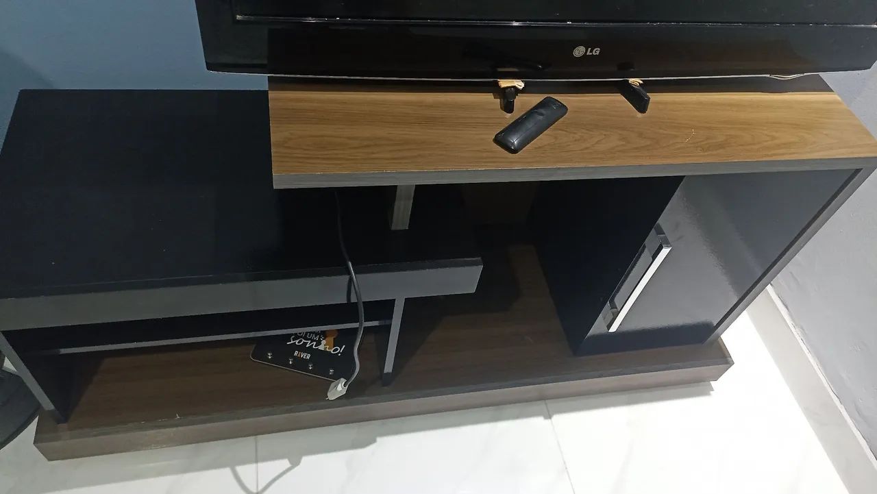 Rack super conservado, com rodinhas. - Foto 2