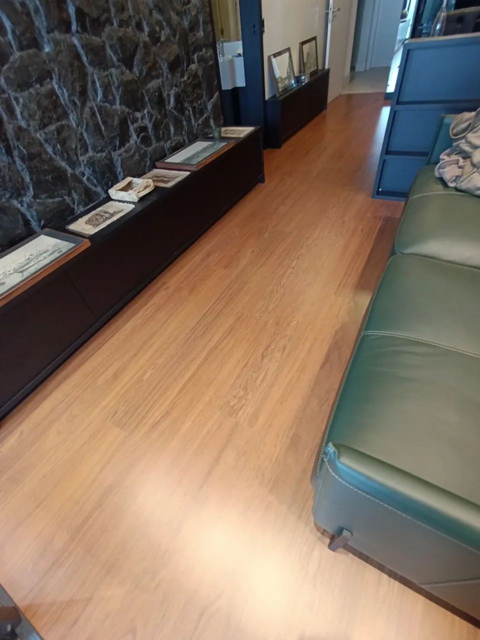 Piso laminado, piso vinílico e rodapés. - Foto 4