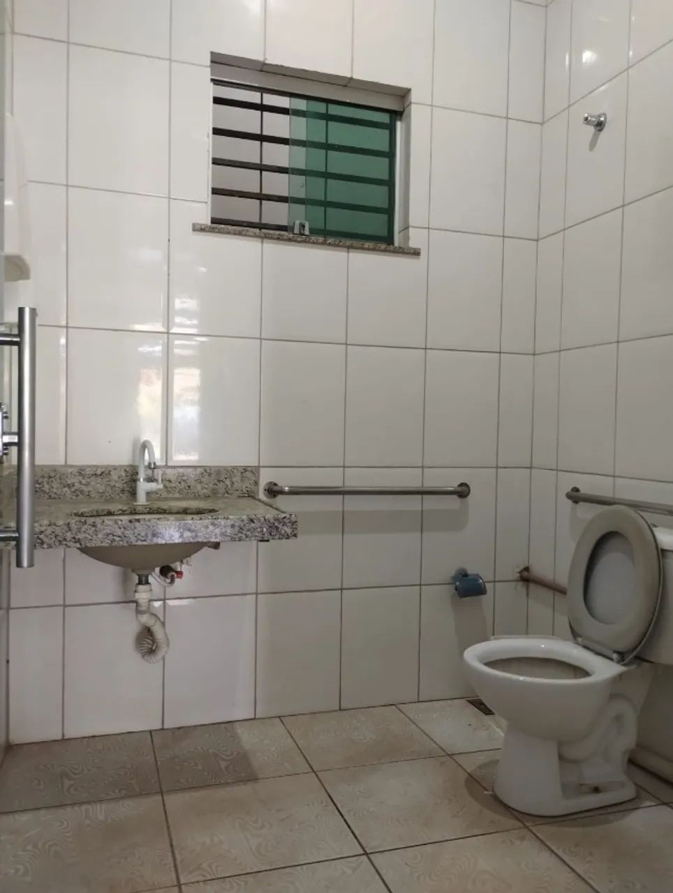 Aluguel de lojas em Sete Lagoas, 59m² cada, bairro Aeroporto. - Foto 3