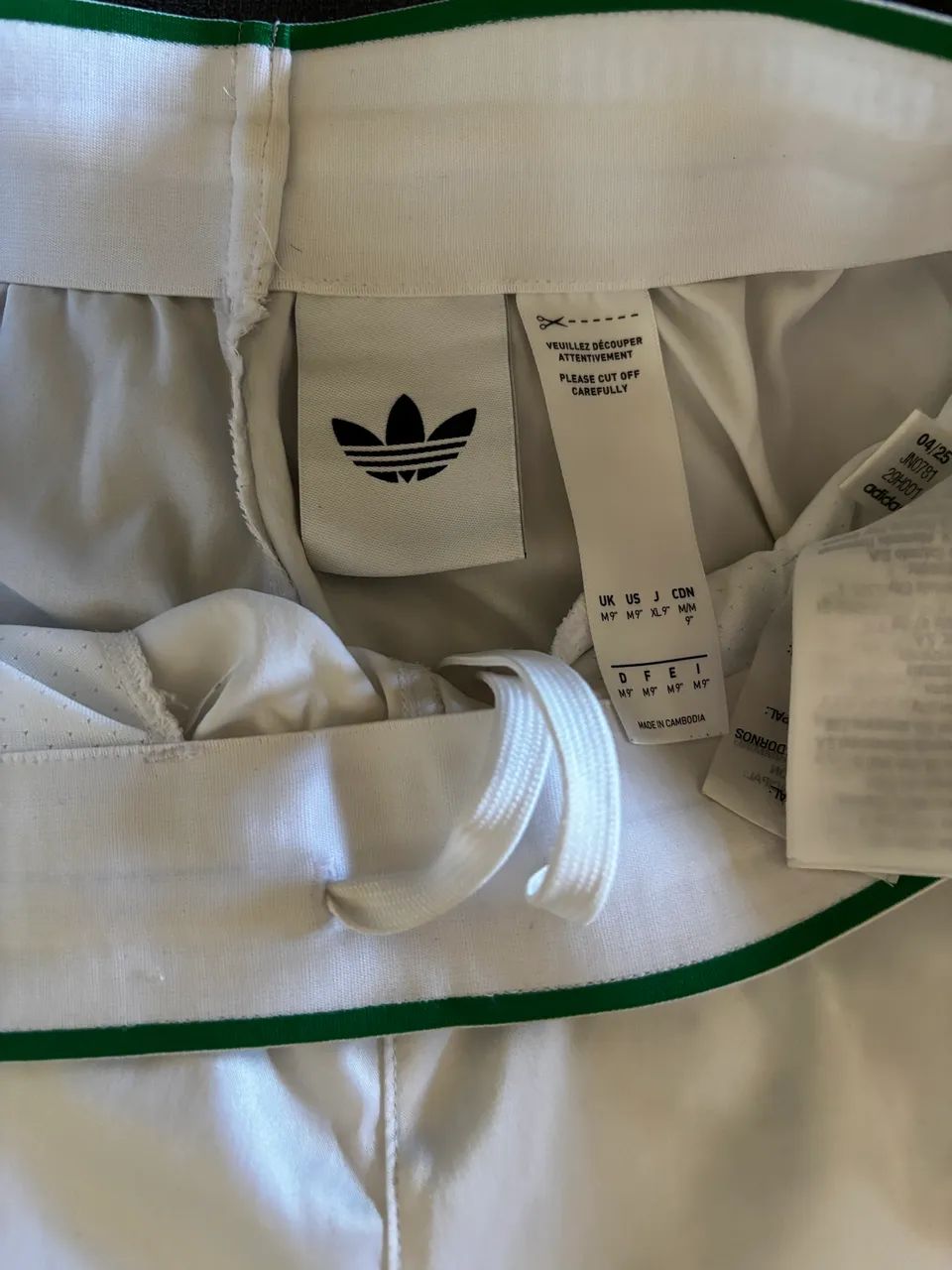 Vendo Bermuda Adidas Original. Tamanho M - Foto 2
